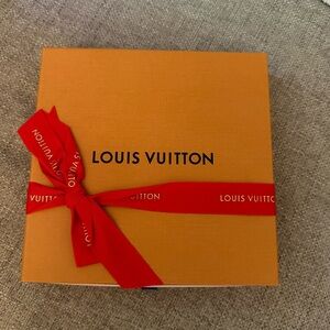 LOUIS VUITTON 8x8” sq scarf box. Excellent condition!